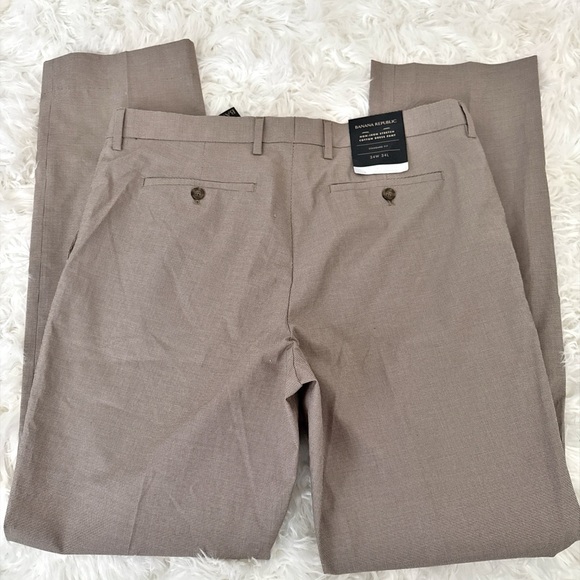 NWT Banana Republic Men's Tan Pants - Picture 4 of 5